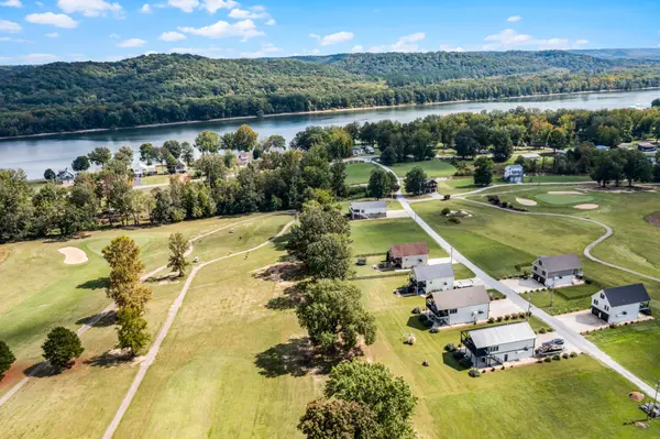 256 Fairway Villa Ln, Decaturville, TN 38329