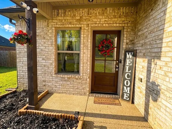 137 Executive Dr, Jackson, TN 38305