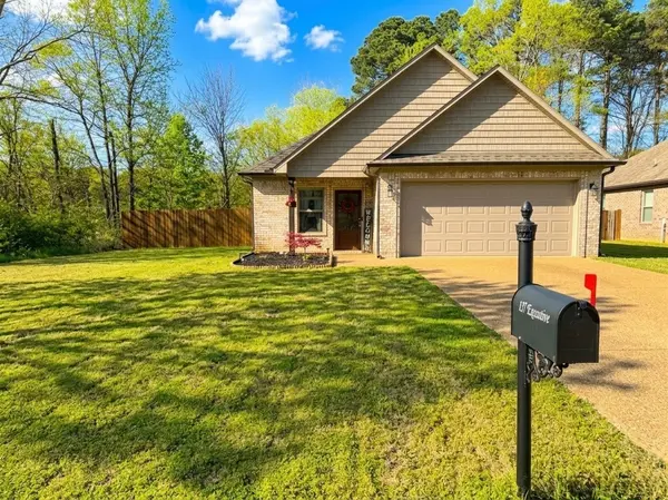137 Executive Dr, Jackson, TN 38305
