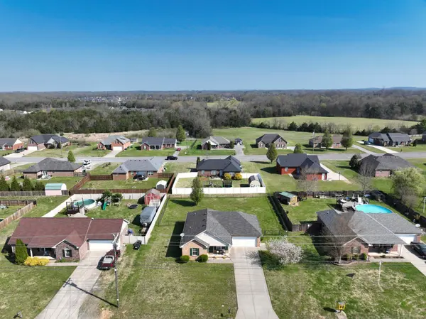 2727 Cliffside Dr, Christiana, TN 37037