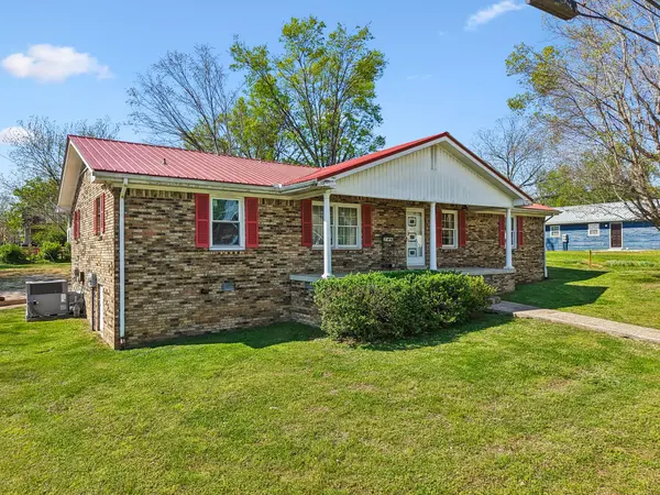 110 E Ward St, Centerville, TN 37033