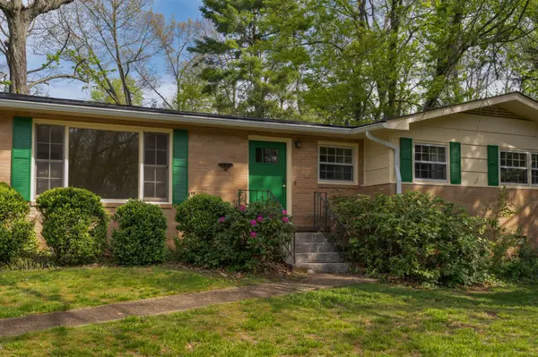 1006 Crown Point Road #E, Signal Mountain, TN 37377