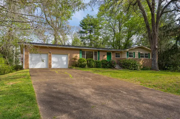 1006 Crown Point Road #E, Signal Mountain, TN 37377