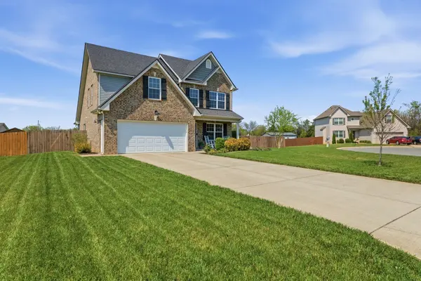 8005 Alameda Dr, Murfreesboro, TN 37127