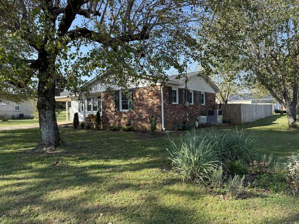 102 Kimberly St, Elkton, KY 42220