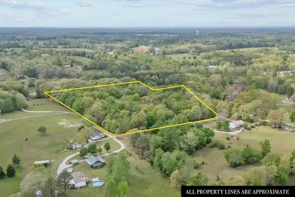 555 Parrish Ln, Mc Ewen, TN 37101