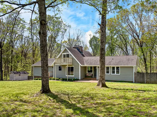 1040 Williams Dr, White Bluff, TN 37187
