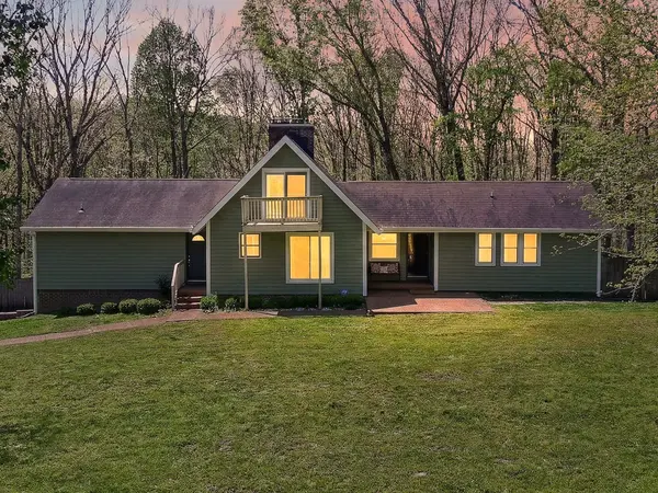 1040 Williams Dr, White Bluff, TN 37187
