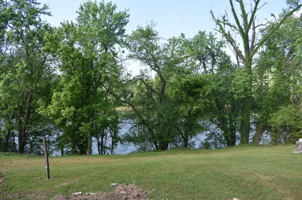 814 Upper Ferry Rd, Carthage, TN 37030