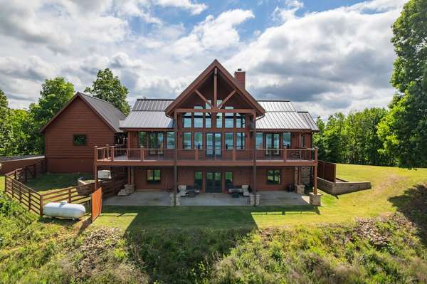 685 River Oaks Dr, Big Sandy, TN 38221