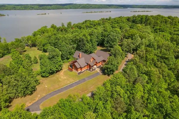 685 River Oaks Dr, Big Sandy, TN 38221