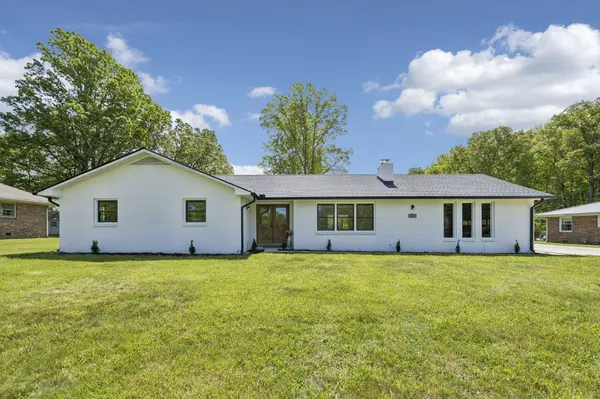 1221 Hillcrest Dr, Manchester, TN 37355