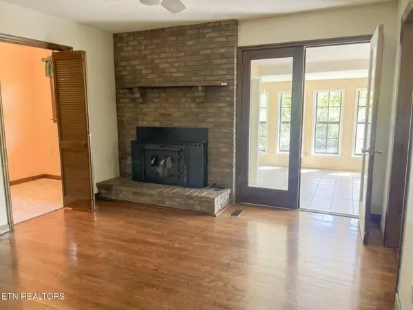 4315 Taylors Chapel Rd, Crossville, TN 38572