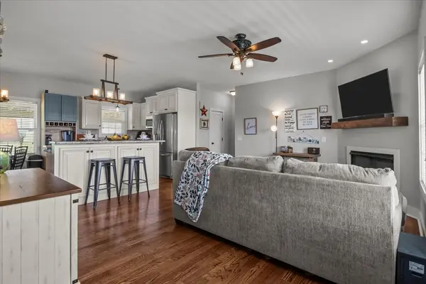 17041 Pond Cir, Bon Aqua, TN 37025