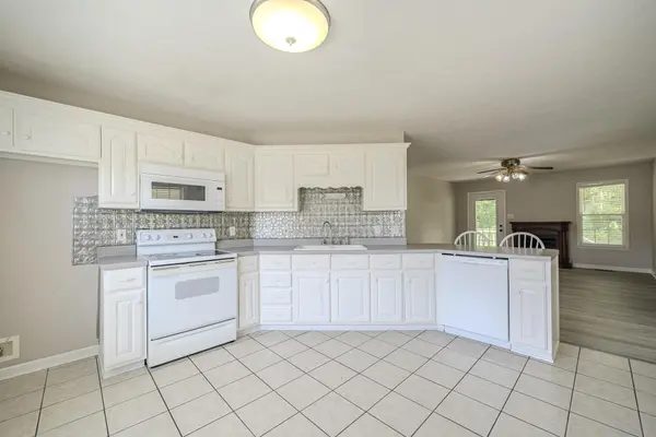 220 LINDEN LN, Adamsville, TN 38310