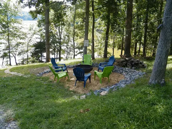 73 Shore Dr, Cadiz, KY 42211