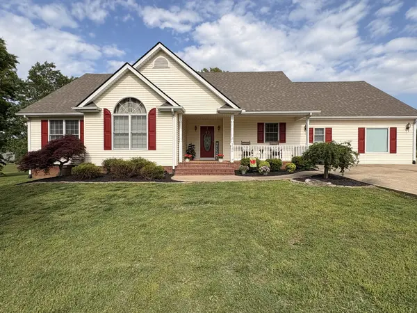 112 Stillwater Dr, Paris, TN 38242