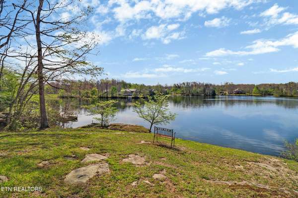 272 N Lake Tr, Monterey, TN 38574