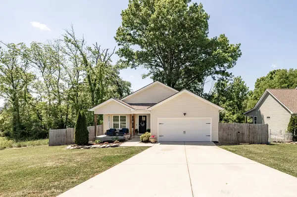 1305 Park Mere Dr, Columbia, TN 38401