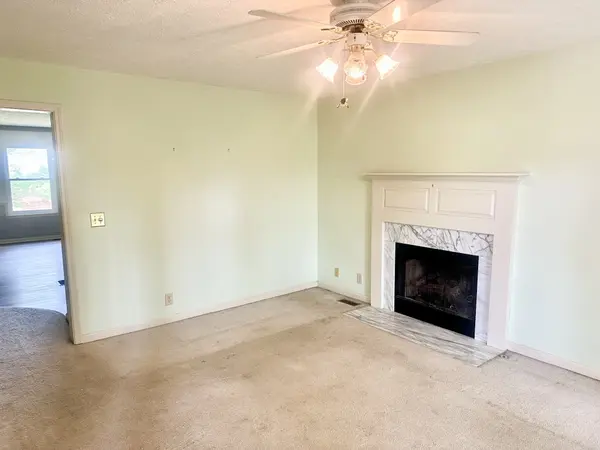 141 S Palmers Chapel Rd, White House, TN 37188