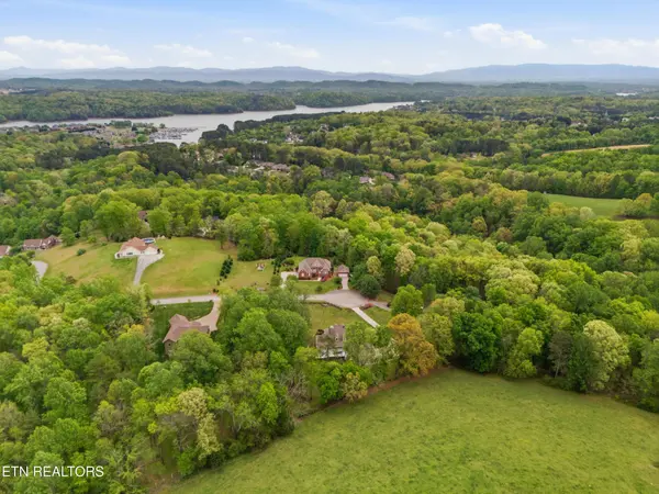 1930 Maple Hills Lane, Loudon, TN 37774