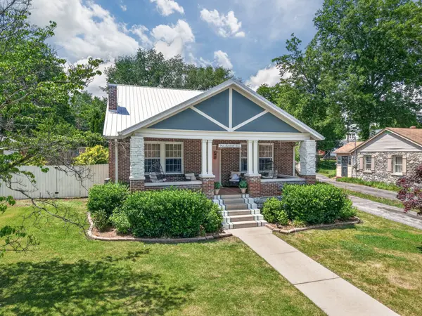 404 4th Ave, Fayetteville, TN 37334