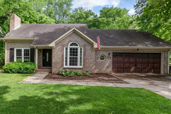 912 Hunter Ln, Clarksville, TN 37043