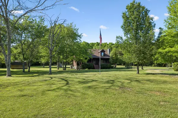 1650 Dickens Hill Rd, Bradyville, TN 37026