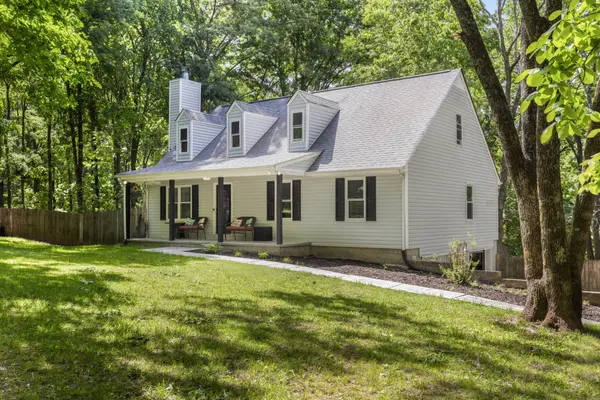 206 Brookwood Dr, Burns, TN 37029