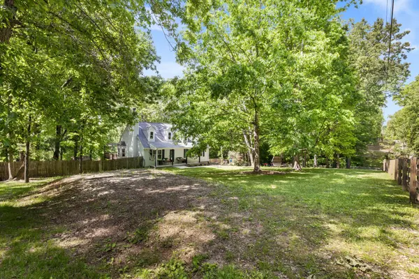 206 Brookwood Dr, Burns, TN 37029