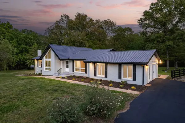 26 Oakwood Ave, Summertown, TN 38483
