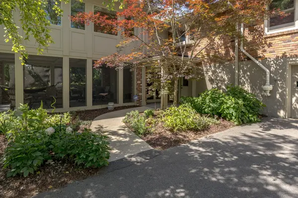 5130 Overton Rd, Nashville, TN 37220