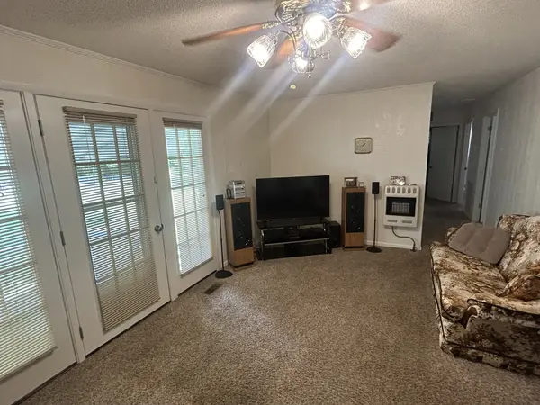 349 Woods Edge Rd, Winchester, TN 37398