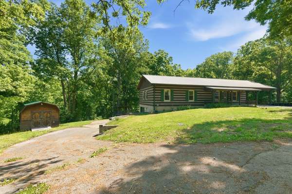 2845 Hillcrest Dr, Centerville, TN 37033