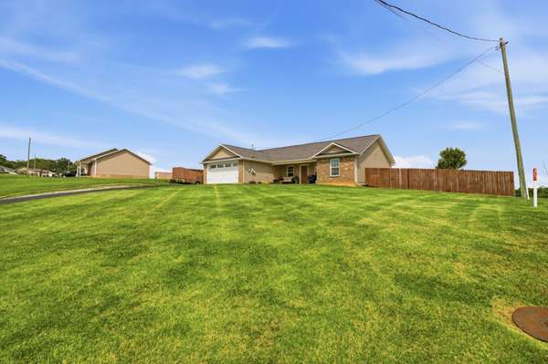 630 Privet Dr, Dandridge, TN 37725