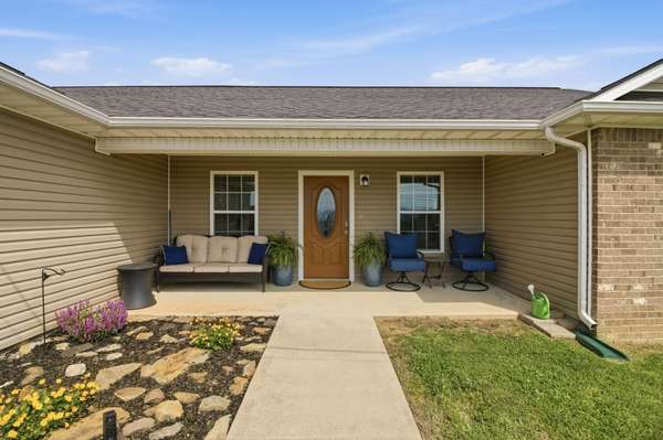630 Privet Dr, Dandridge, TN 37725