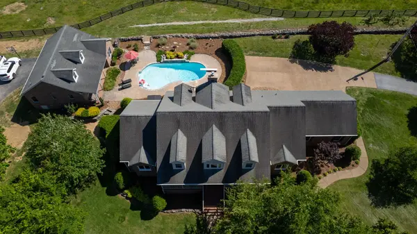 9 Stover Ln, Gordonsville, TN 38563