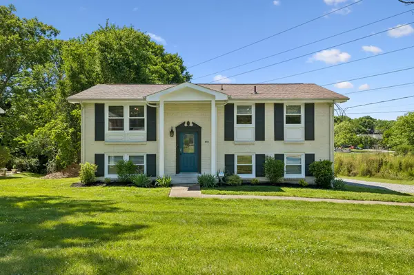 632 Larchwood Dr, Nashville, TN 37214