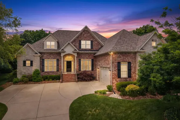 1002 Fall Creek Ct,  Spring Hill,  TN 37174