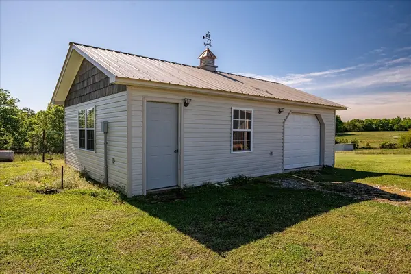 132 Beartown Rd, Loretto, TN 38469