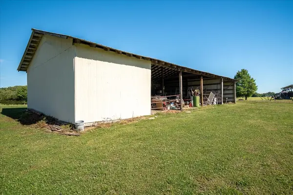 132 Beartown Rd, Loretto, TN 38469