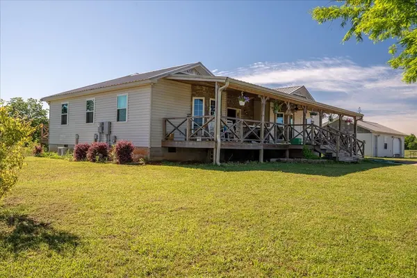 132 Beartown Rd, Loretto, TN 38469