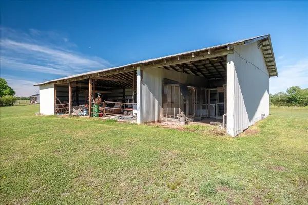 132 Beartown Rd, Loretto, TN 38469