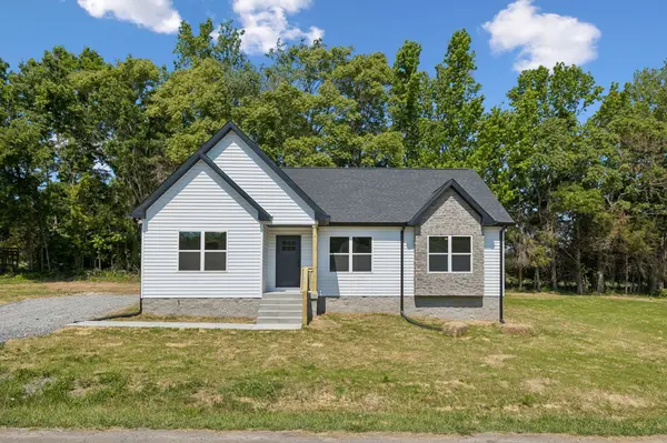 404 Leigh Anna Circle, Lafayette, TN 37083
