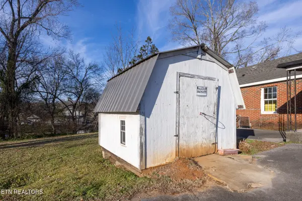 110 S Kilgore Street, Athens, TN 37303