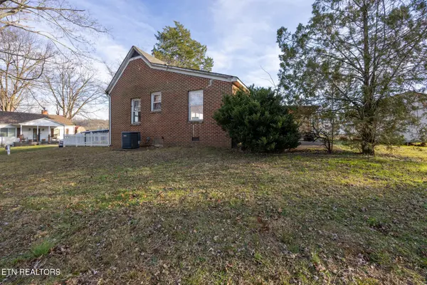 110 S Kilgore Street, Athens, TN 37303