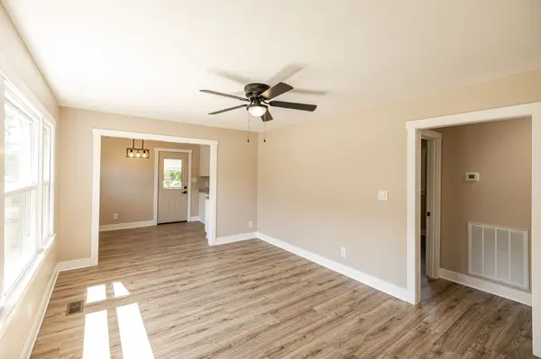 2017 Old Greenbrier Pike, Greenbrier, TN 37073
