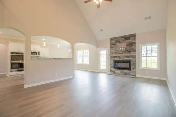 251 Bellshire Dr, Clarksville, TN 37043