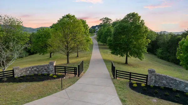 1219 Beech Hill Rd, Brentwood, TN 37027