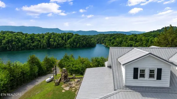 220 Very Old Barton Tr, Dandridge, TN 37725